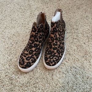 Steve Madden Cheetah Print Sneakers Size 10